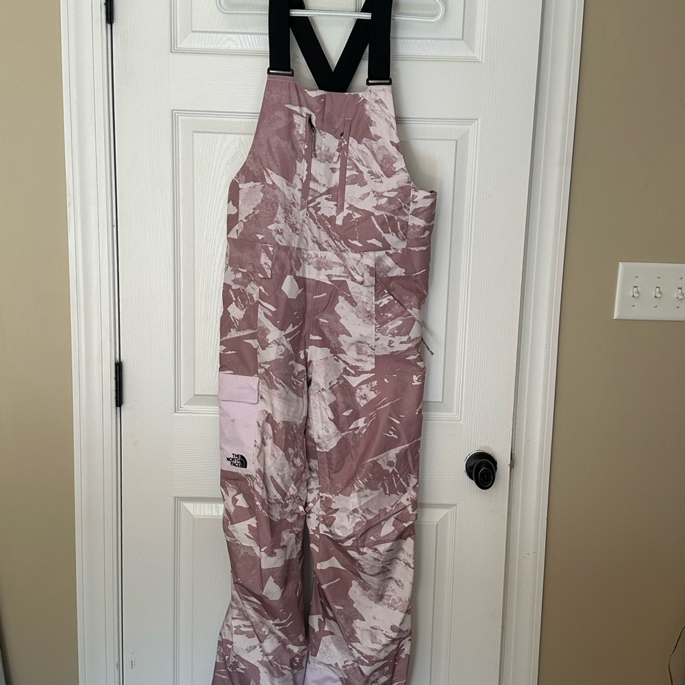 The North Face Women's Lavender Ski Jacket and ski pants. - Picture 3 of 5